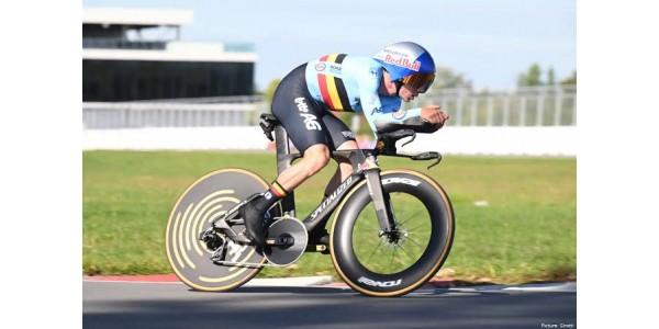 Evenepoel décroche un quatrième titre mondial consécutif du contre-la-montre Evenepoel décroche un quatrième titre mondial consécutif du contre-la-montre